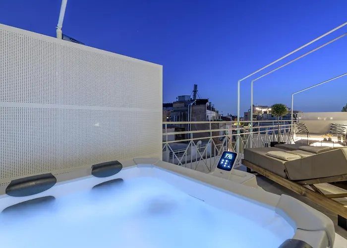 Central Sunny Loft With Plunge Pool